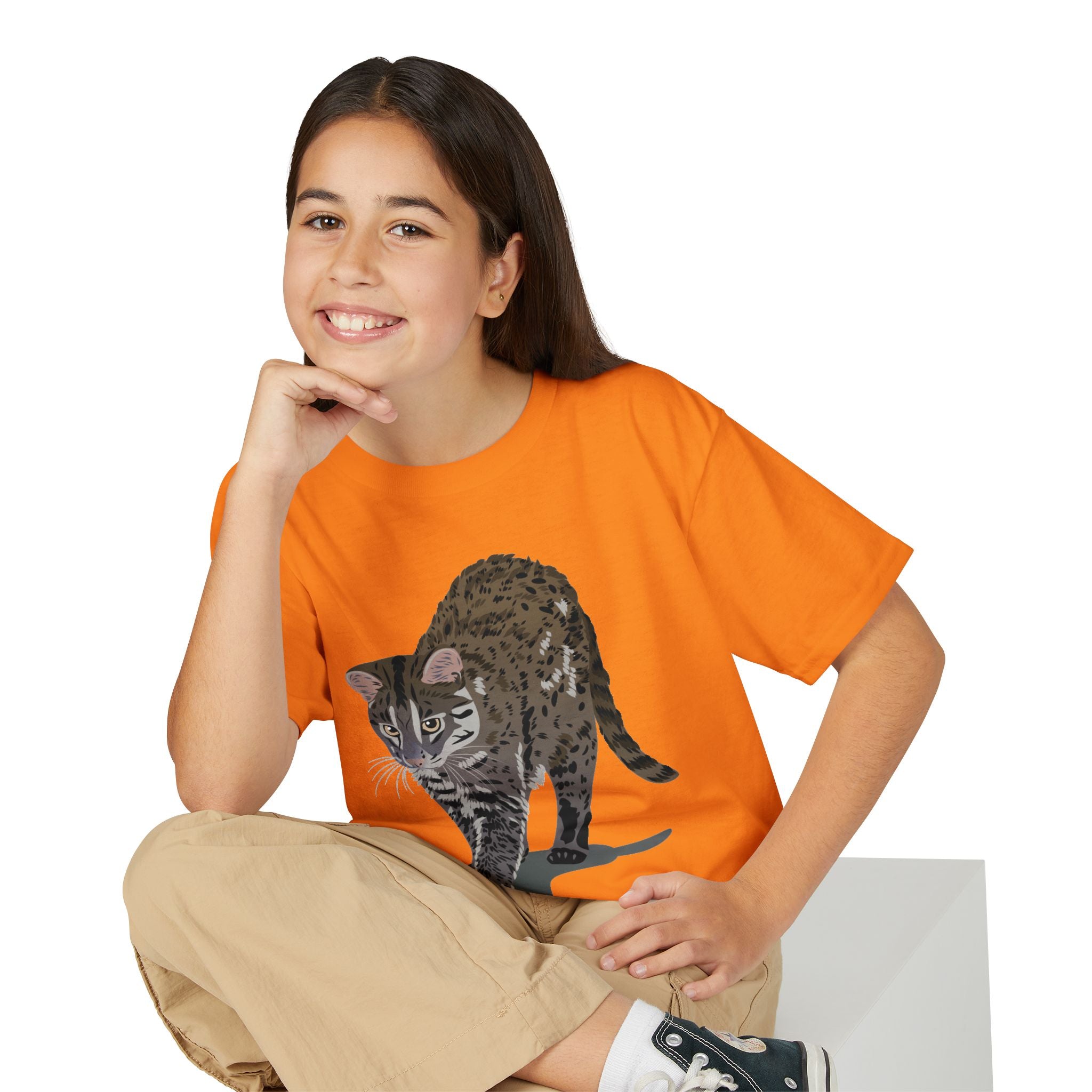 ユース猫Tシャツ — リアルな歩くタビー柄 キッズTee