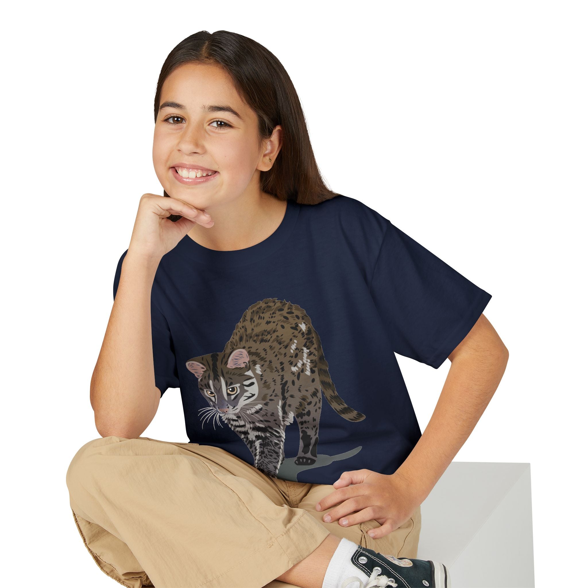 ユース猫Tシャツ — リアルな歩くタビー柄 キッズTee