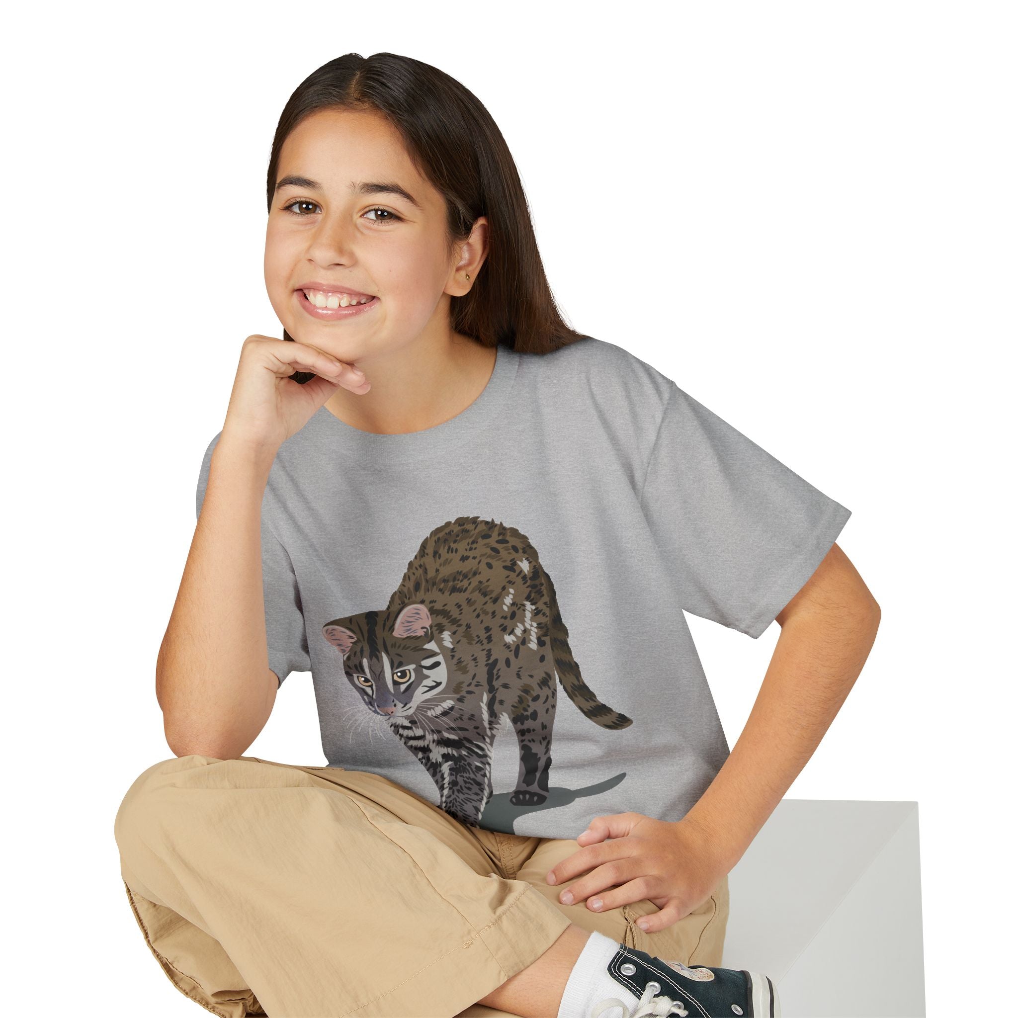 ユース猫Tシャツ — リアルな歩くタビー柄 キッズTee