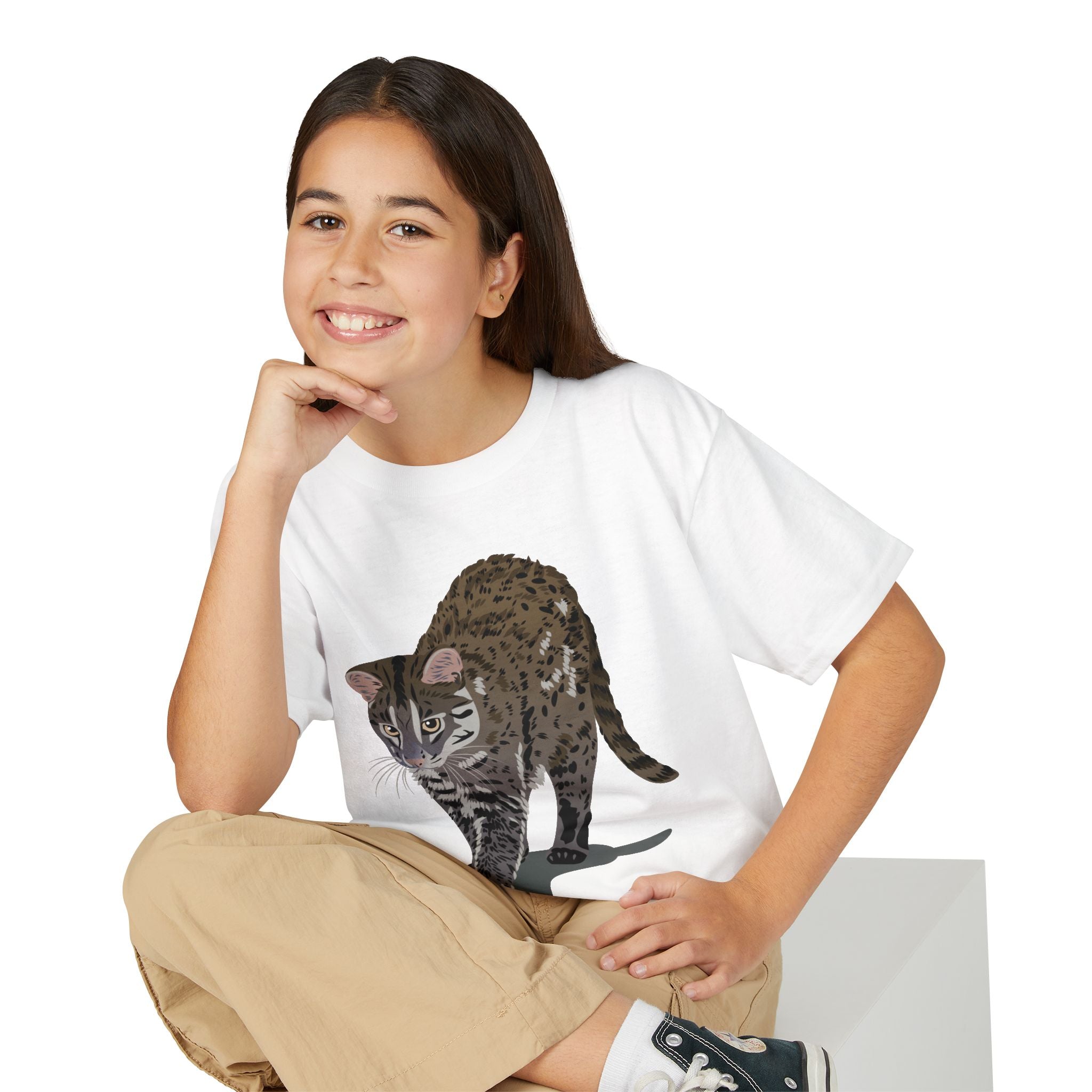 ユース猫Tシャツ — リアルな歩くタビー柄 キッズTee
